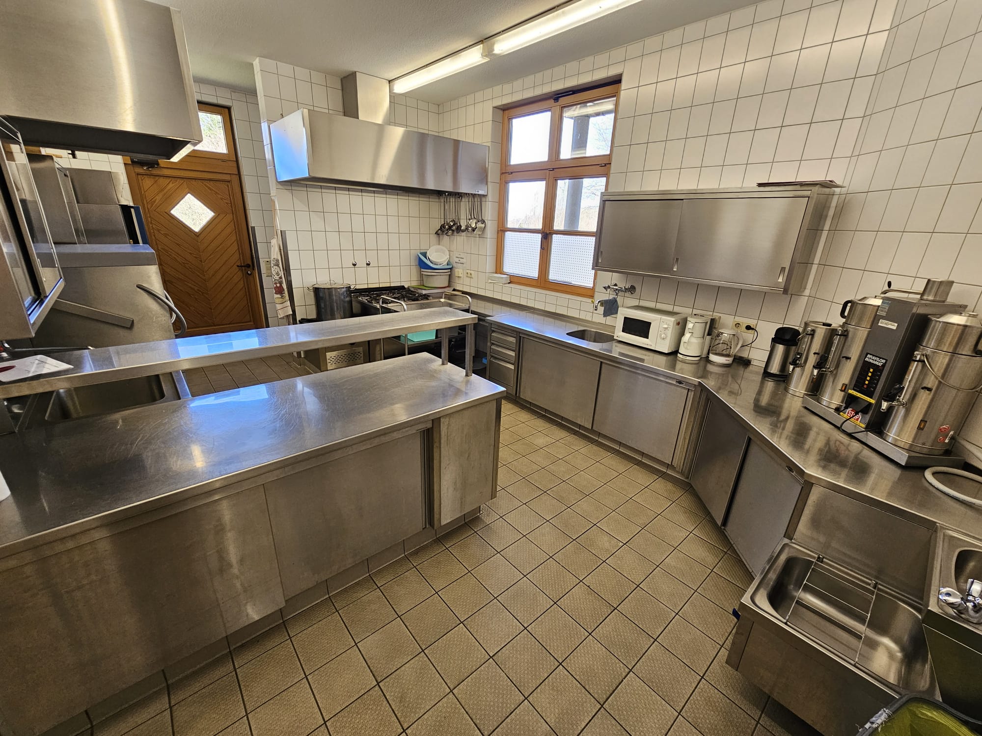 dorfgemeinschaftshaus_küche.jpg